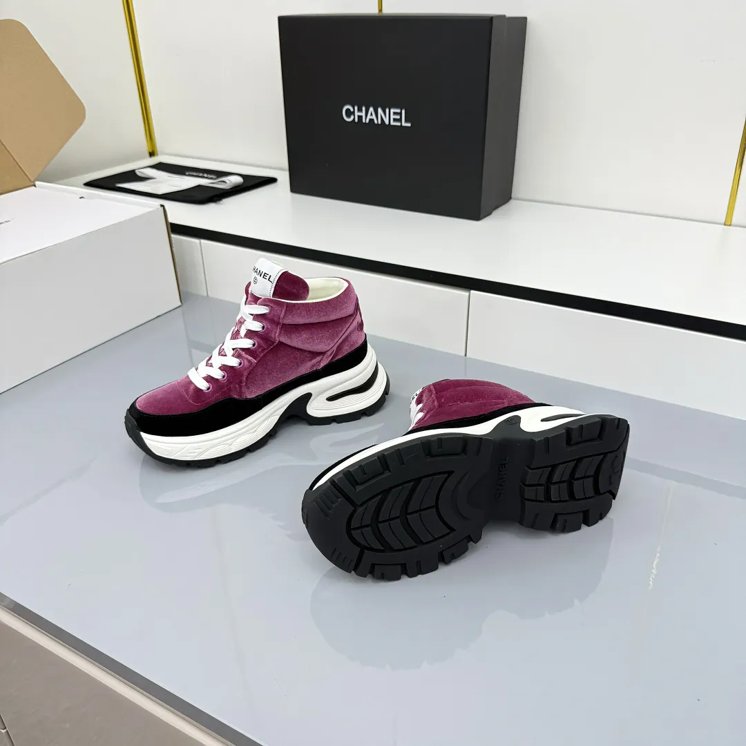 👟👟Ex-factory price 700👟👟 Chanel bread shoes ~ original calfskin panda shoes Chanel 25C latest hot style panda black and white sports shoes casual sneakers Xiaoxiang hot item classic black and white panda color coco girls must pay Fabric: original custom mixed sheepskin lining: original imported breathable mesh lining outsole: Original molded rubber + TPU combination Size: Women's 35-41